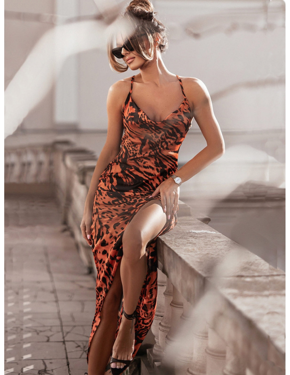 Dopasowana sukienka maxi w print ORLANA