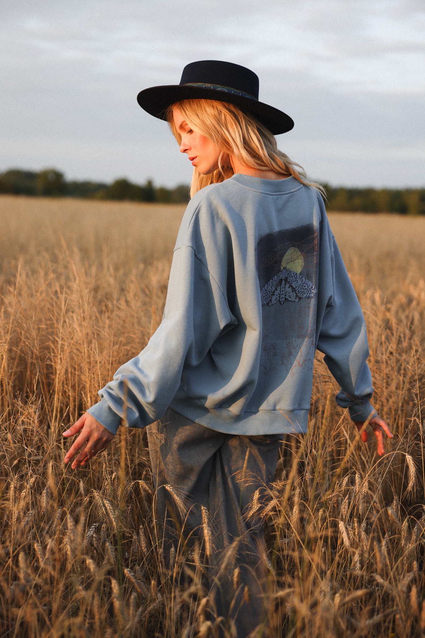 BLUZA BIG SISTER "NOCNY MOTYL" NIEBIESKA