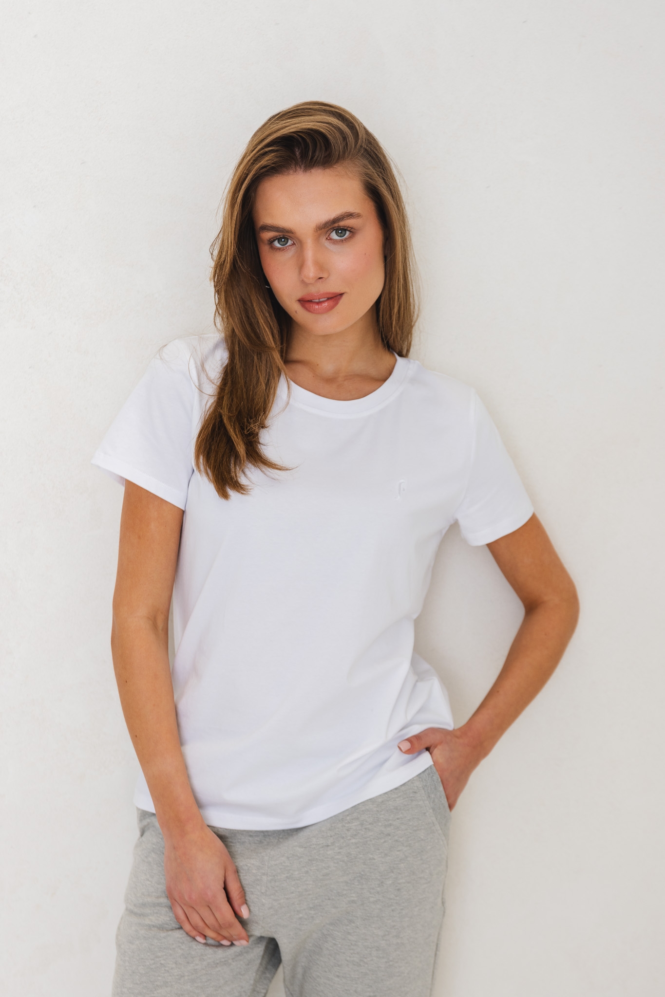 T-SHIRT INGA BIAŁY Z HAFTEM