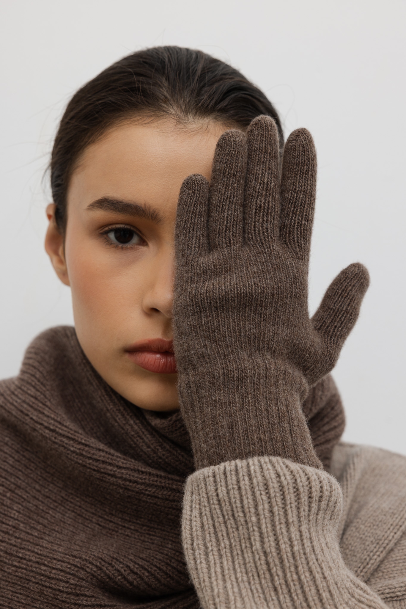 WEŁNIANE RĘKAWICZKI INES BRĄZOWE