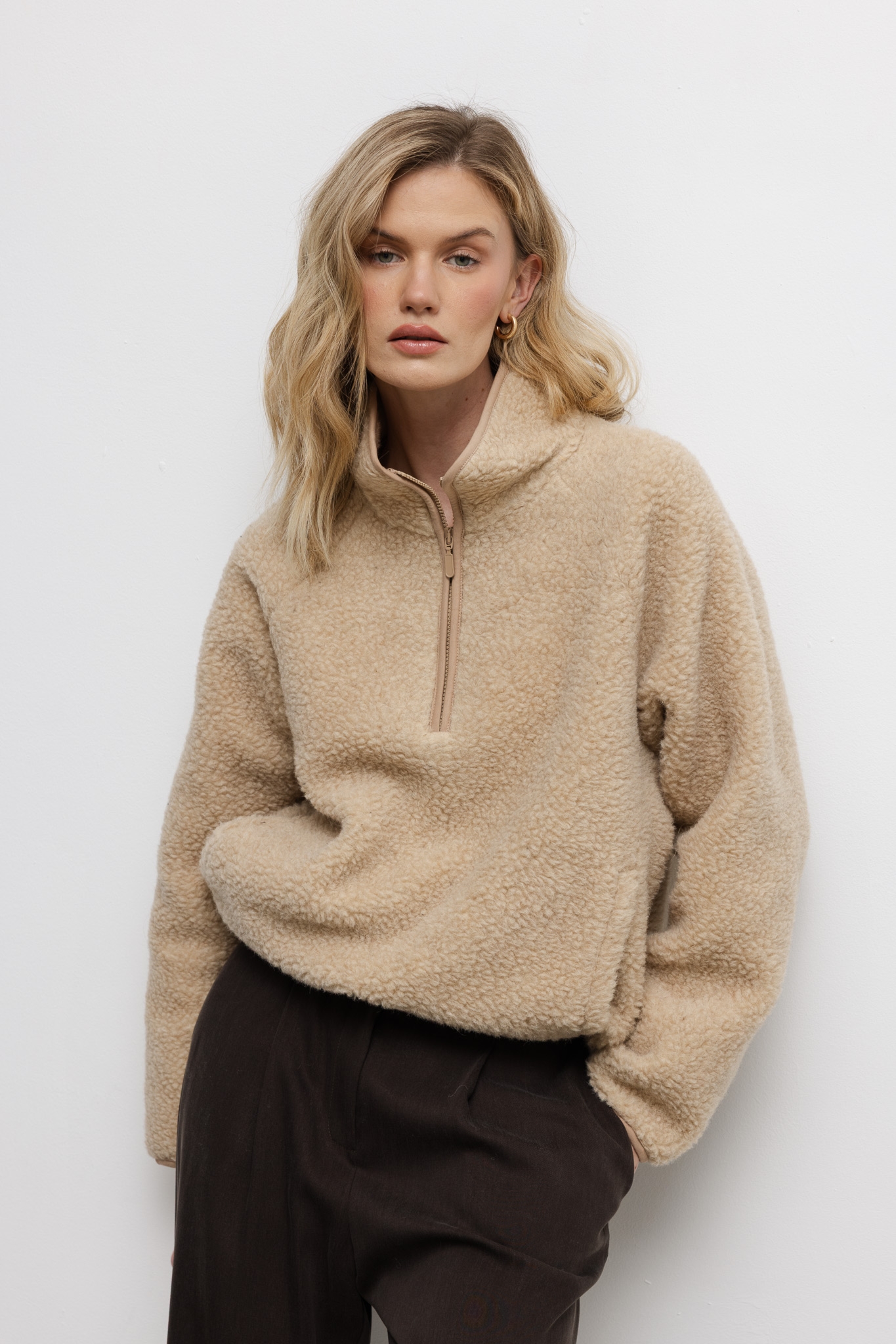 WEŁNIANA BLUZA TEDDY BEŻOWA