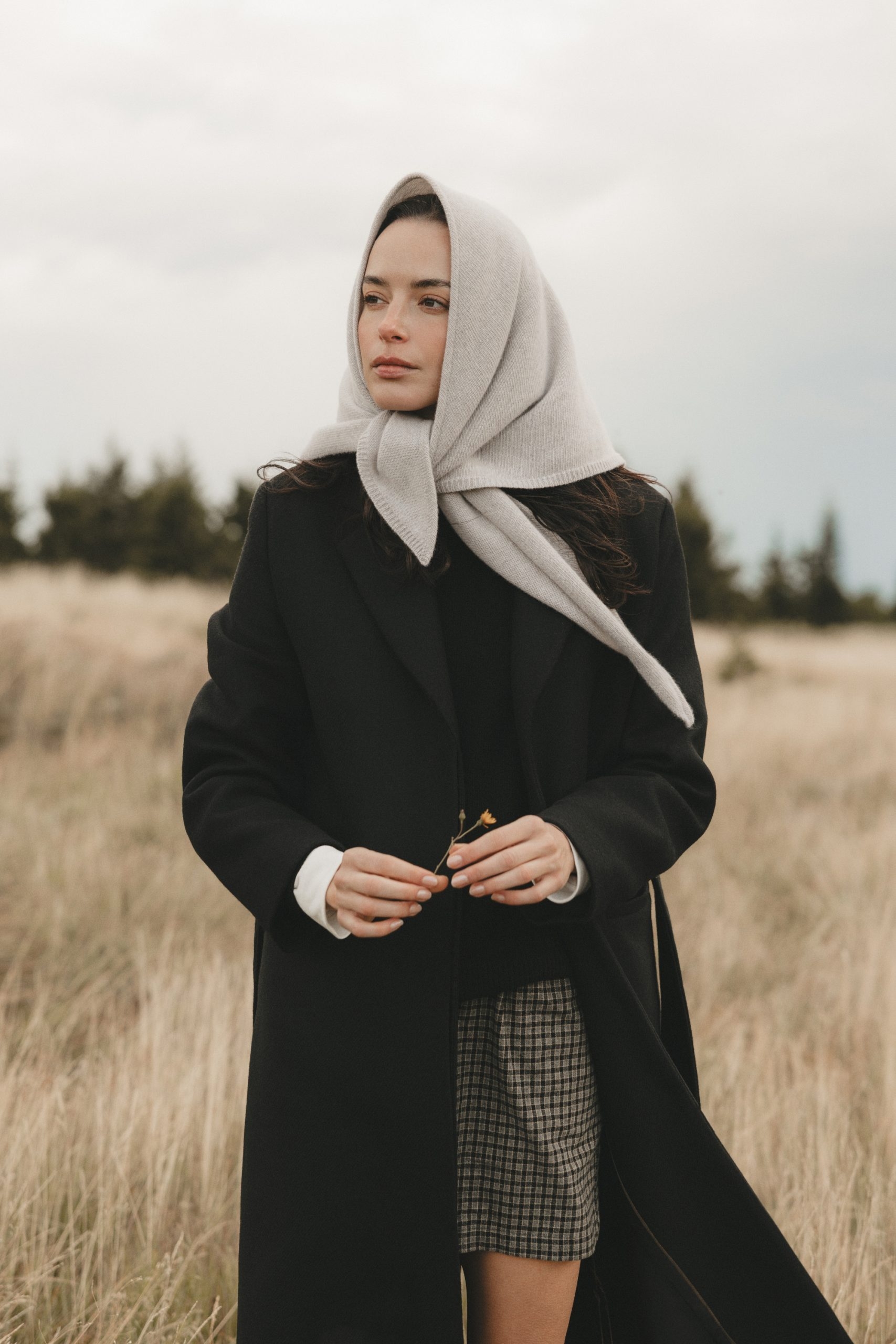 WEŁNIANA CHUSTA INES BEŻOWA