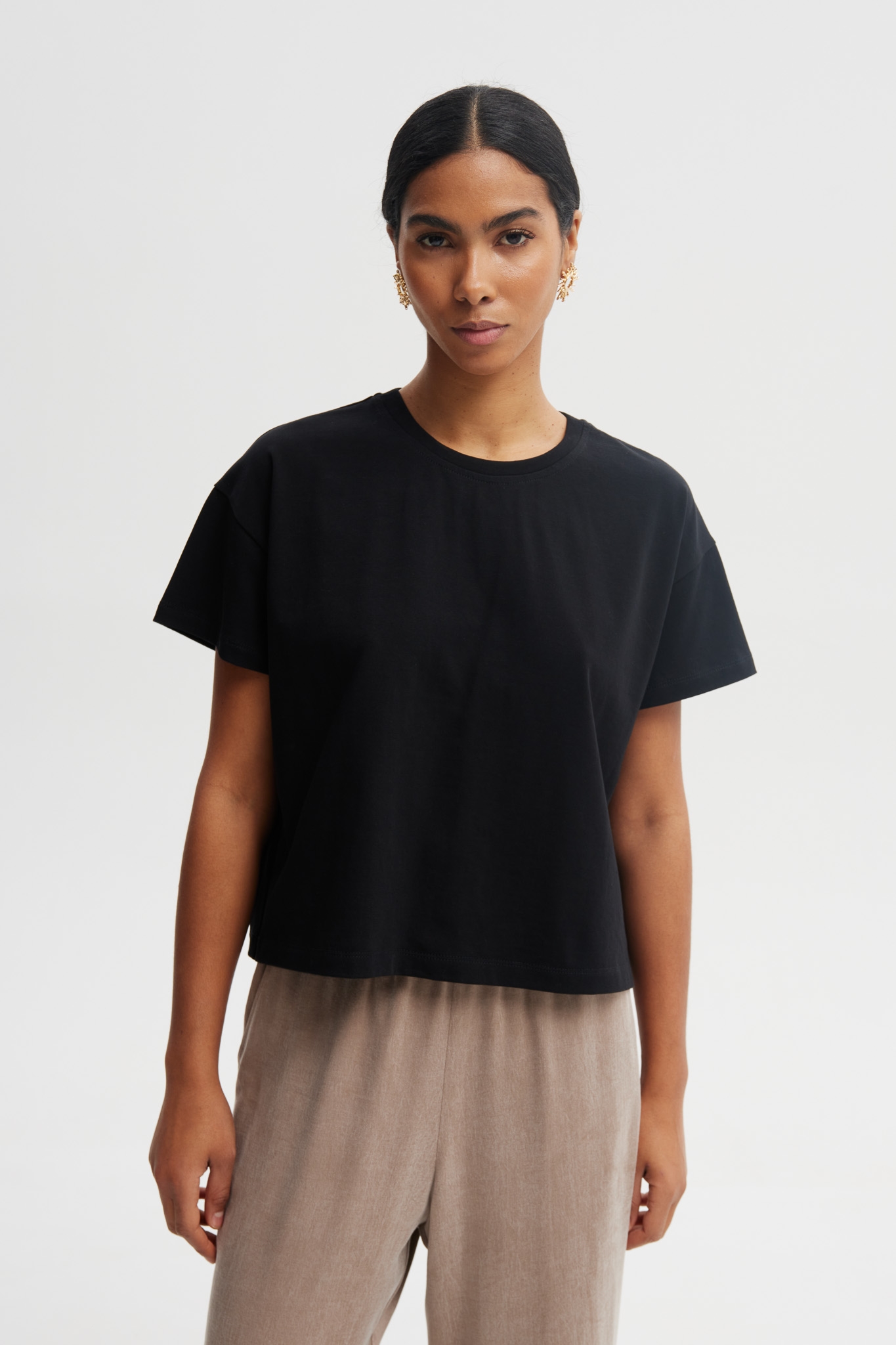 T-SHIRT NAOMI CZARNY