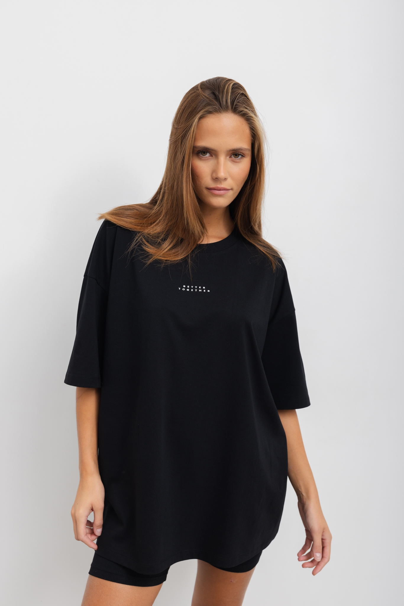 T-SHIRT IZZY "BETTER TOGETHER" CZARNY