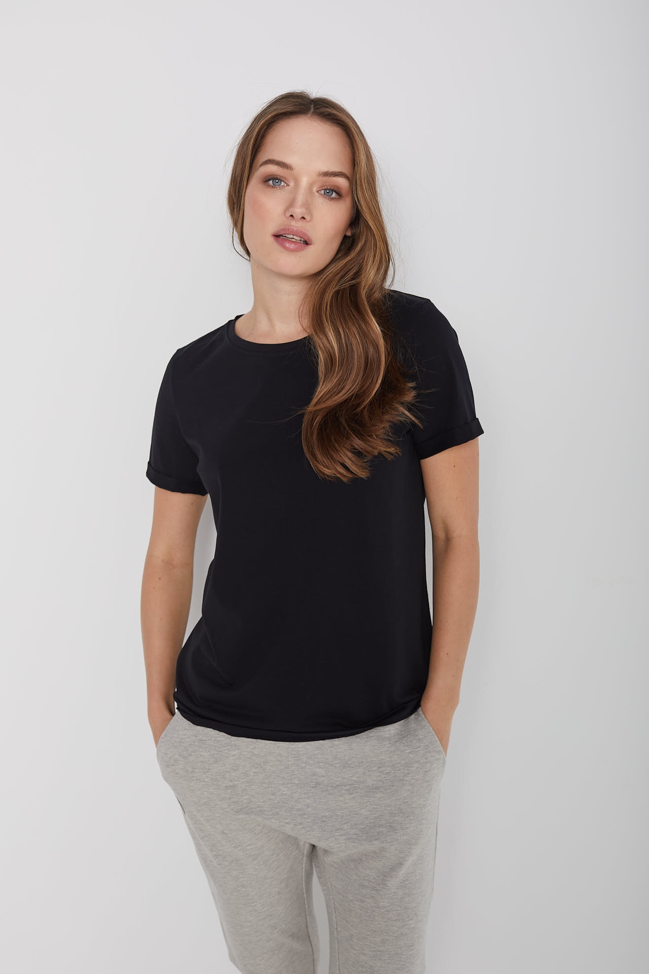 T-SHIRT TINA CZARNY