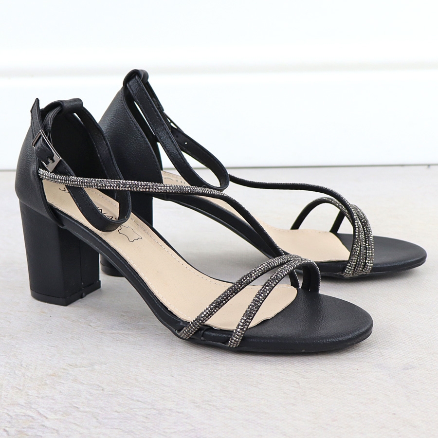 Sandały damskie na słupku z cyrkoniami czarne Sabatina 730