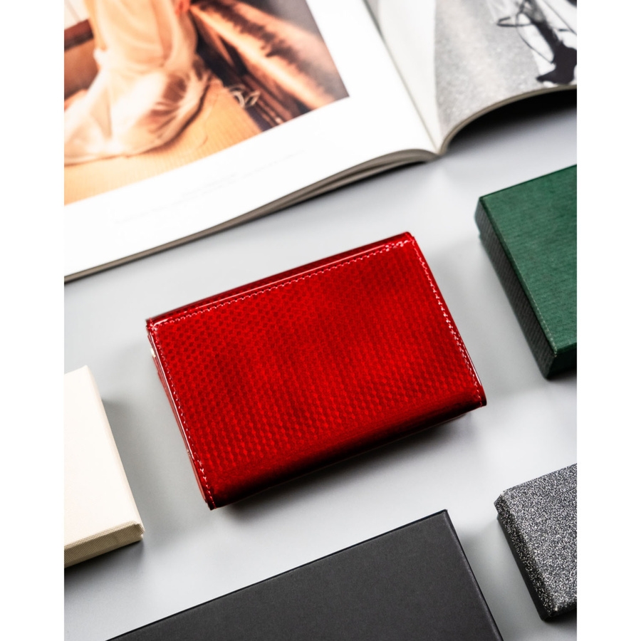 Duży portfel damski ze skóry naturalnej w czerwonym kolorze, zamykany zatrzaskiem - Peterson