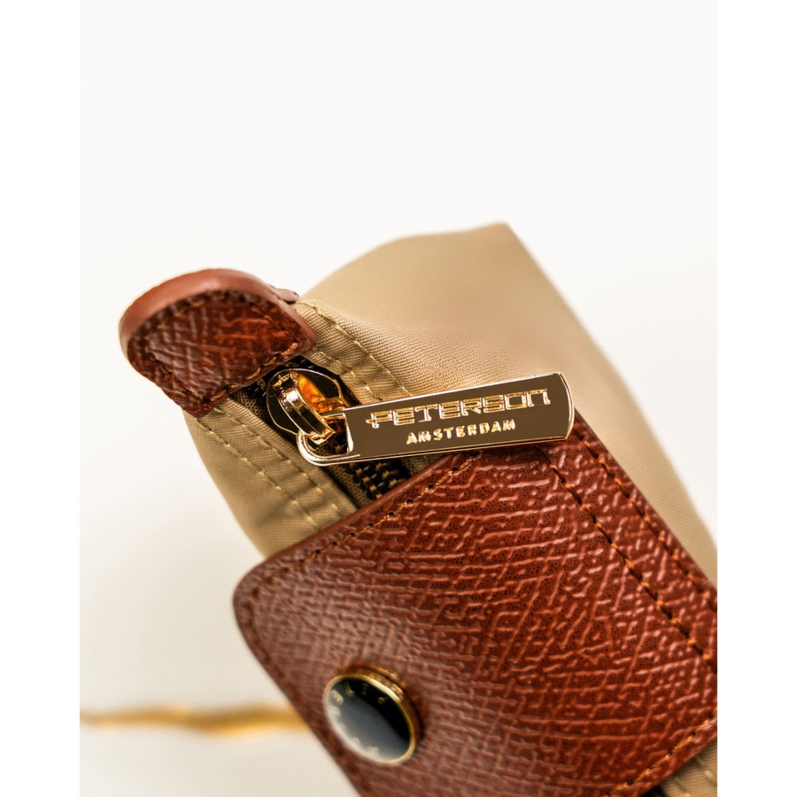 Etui na klucze wykonane z poliestru i skóry ekologicznej w ciemnobeżowym kolorze - Peterson