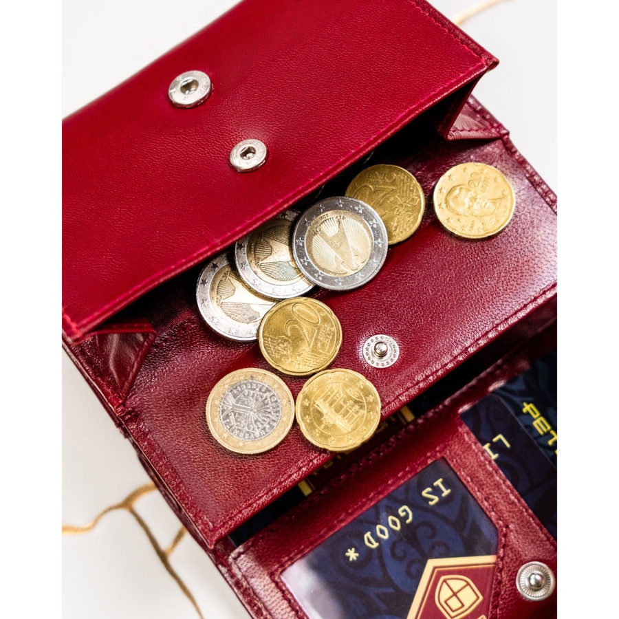 Portfel damski w czerwonym kolorze zamykany na zatrzask, wyposażony w system RFID PTN RD-02-NGV Peterson