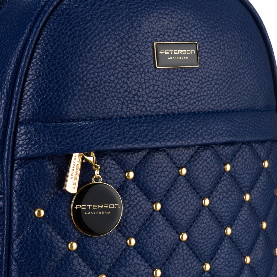 Pikowany, modny granatowy plecak damski zdobiony złotymi nitami eko skóra Peterson