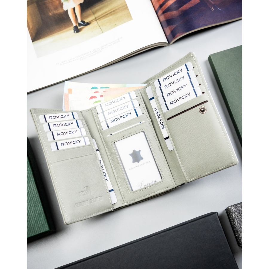 Pojemny portfel damski w kwiaty zamykany na zatrzask - 4U Cavaldi