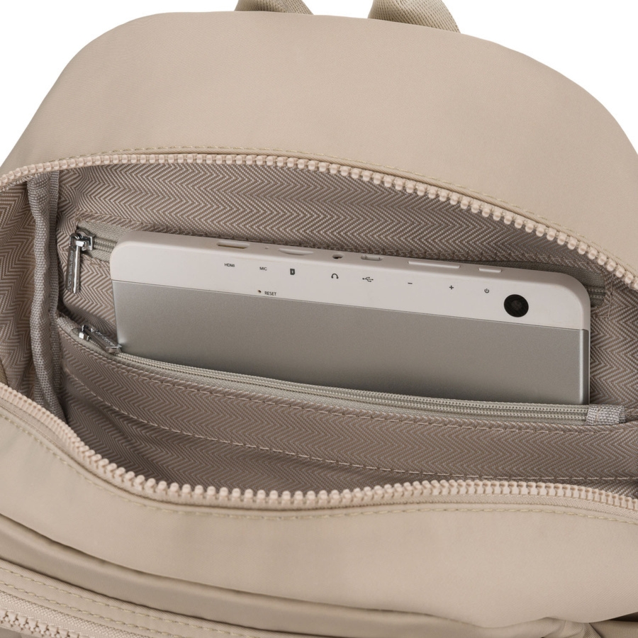 Praktyczny plecak damski wykonany z poliestru w kolorze ecru, jednokomorowy - Peterson