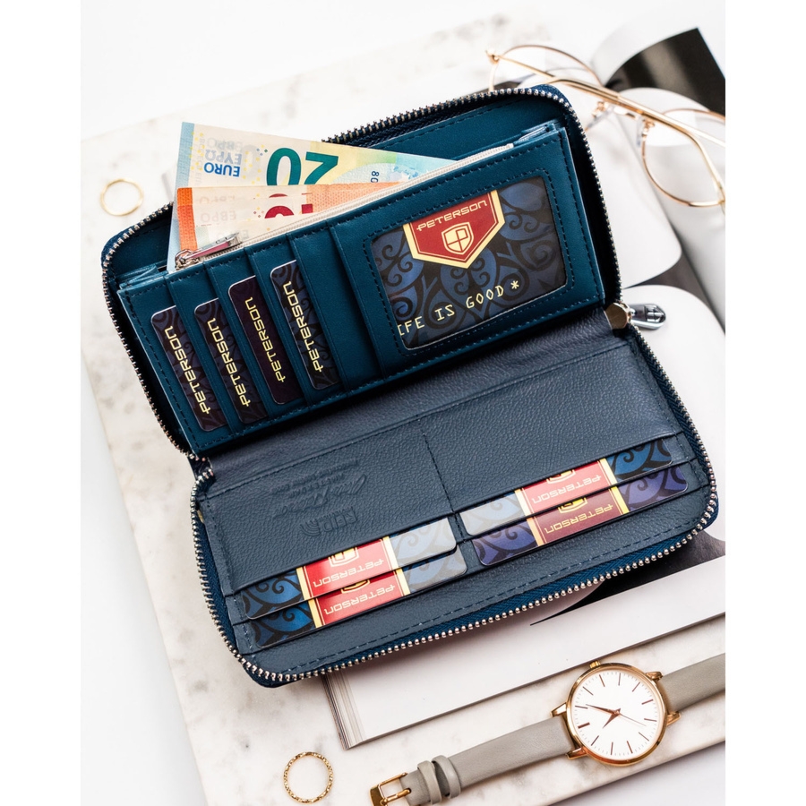 Portfel-piórnik damski ze skóry naturalnej i ekologicznej w granatowym kolorze zamykany na suwak - Peterson
