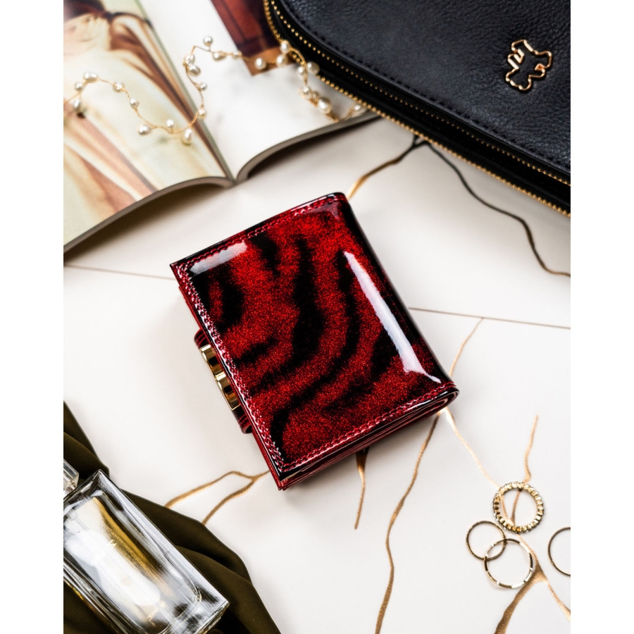 Czerwony, lakierowany portfel damski ze skóry naturalnej i ekologicznej z systemem RFID PTN PS329-TDS Peterson