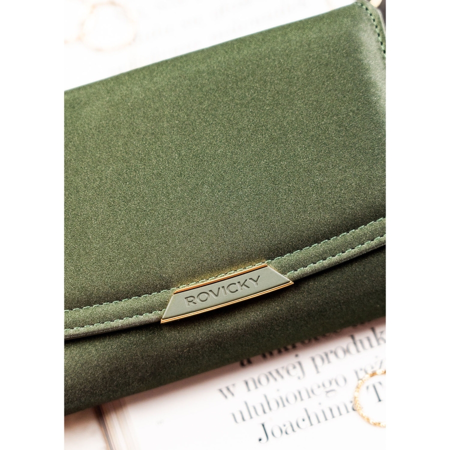 Portfel damski ze skóry ekologicznej w zielonym kolorze, zamykany na zatrzask - Rovicky
