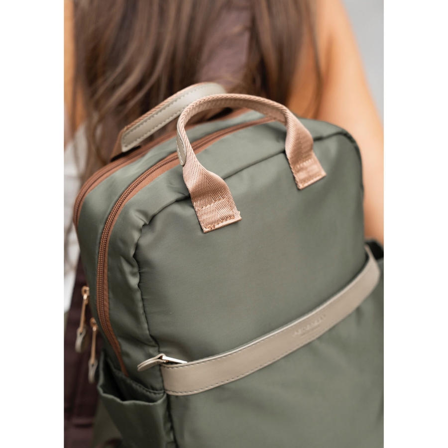 Plecak damski z nylonu w zielonym kolorze zamykany suwakiem - Peterson