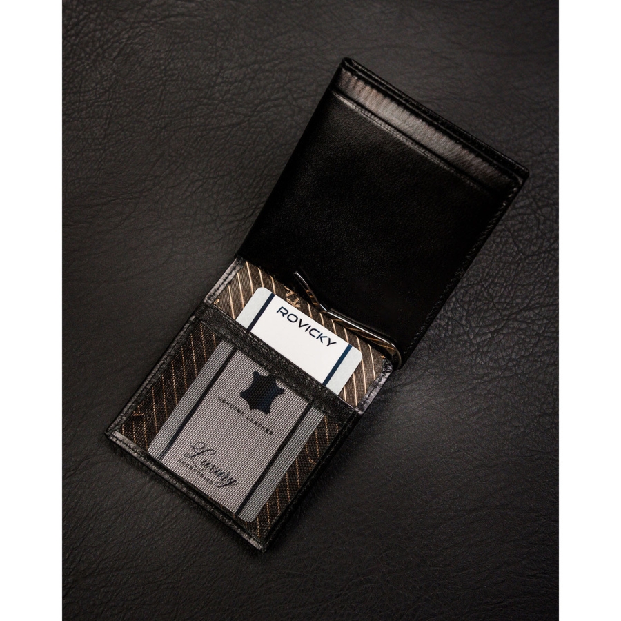 Banknotówka męska ze skóry naturalnej w czarnym kolorze - Rovicky