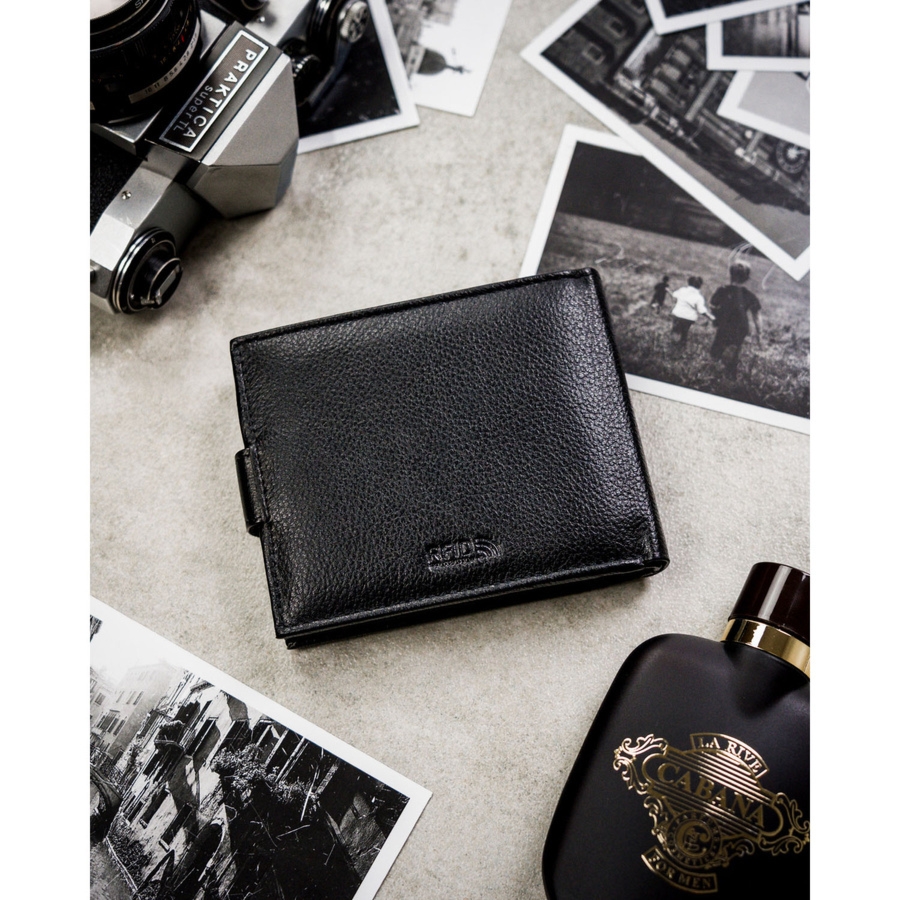 Klasyczny, czarny portfel męski ze skóry naturalnej zamykany zatrzaskiem - Peterson