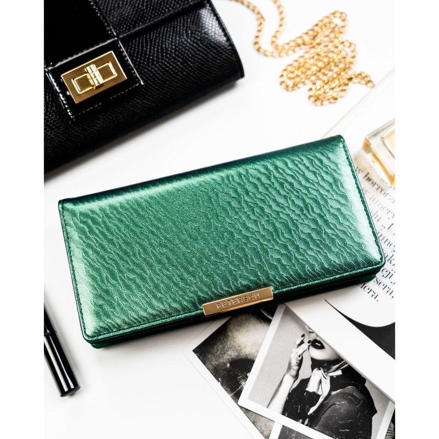 Zielony portfel damski ze skóry ekologicznej zamykany na zatrzask i suwak PTN 005-NF8 Peterson