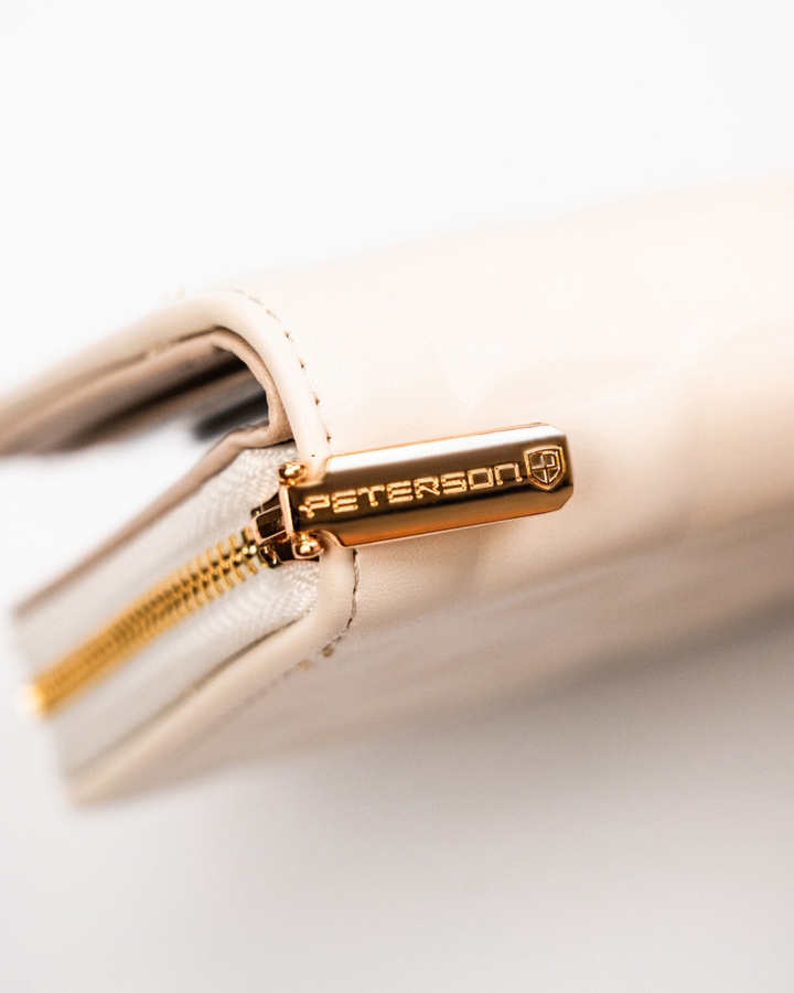 Pikowany, beżowy portfel damski ze skóry ekologicznej mieszczący dowód rejestracyjny - Peterson