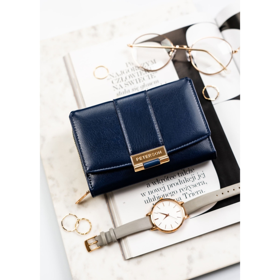Granatowy, poziomy portfel damski wykonany ze skóry ekologicznej i zamykany na zatrzask - Peterson