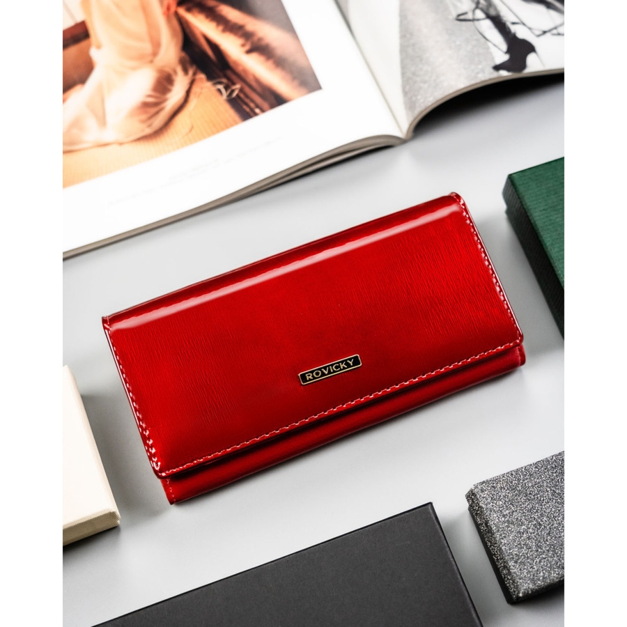 Duży, poziomy, czerwony portfel damski ze skóry naturalnej i ekologicznej zamykany zatrzaskiem - Rovicky