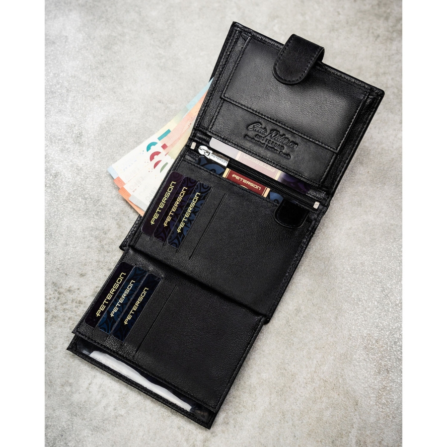 Skórzany, czarny portfel męski w orientacji pionowej zamykany zatrzaskiem - Peterson