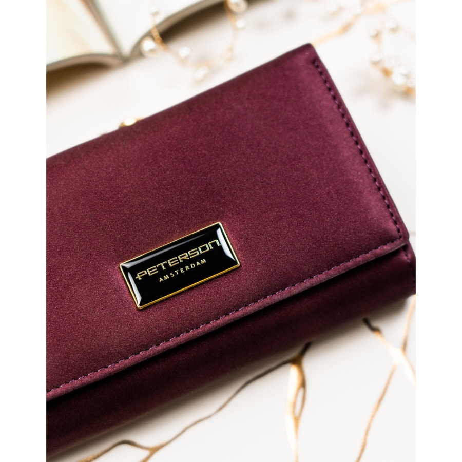 Fioletowy portfel damski wykonany ze skóry naturalnej i ekologicznej zamykany zatrzaskiem i biglem PTN PS108-HNL Peterson