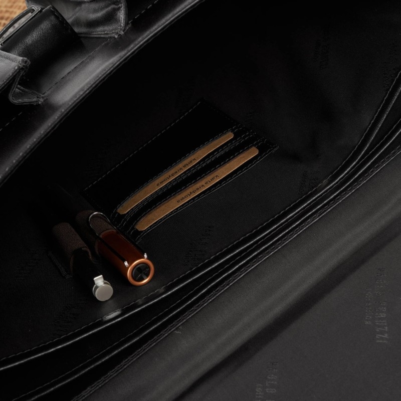 Torba męska na ramię skórzana do pracy aktówka na dokumenty i laptopa czarna Paolo Peruzzi T-122-BL