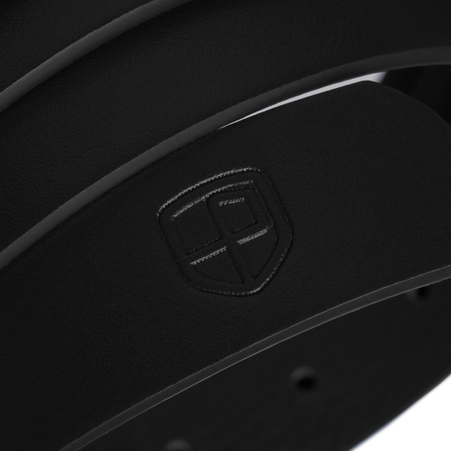 Czarny, wąski pasek damski ze skóry ekologicznej ze srebrną klamrą - Peterson