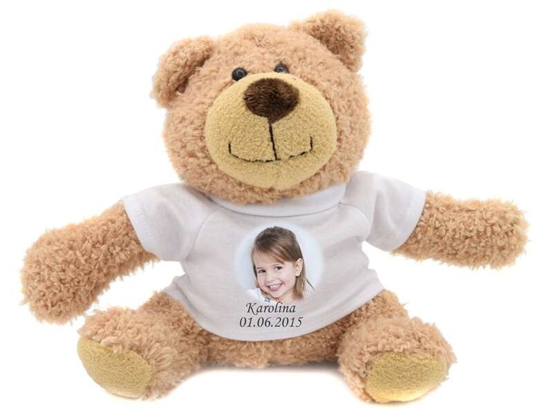 Miś pluszowy z białą koszulką – dedykacja GRATIS na ubranku