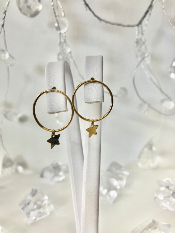 Złote kolczyki koła z wiszącą gwiazdką na sztyft z cechą probierczą