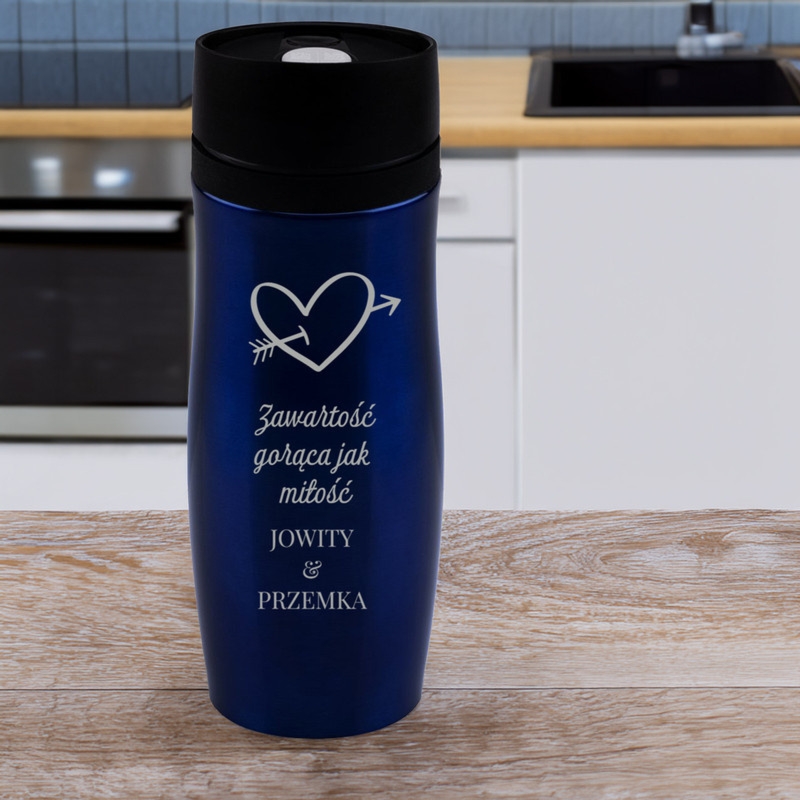 Na Walentynki: Granatowy kubek termiczny 350 ml z grawerem