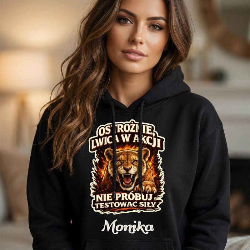 Personalizowana czarna bluza z lwicą i imieniem