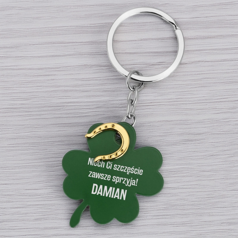 Prezent na szczęście: brelok koniczyna z grawerem laserowym