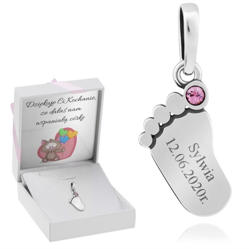 Na chrzciny i roczek: wisiorek stópka 925 z różową cyrkonią z grawerem