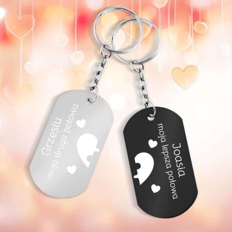 Zestaw breloków czarny i srebrny dla pary z grawerem na walentynki