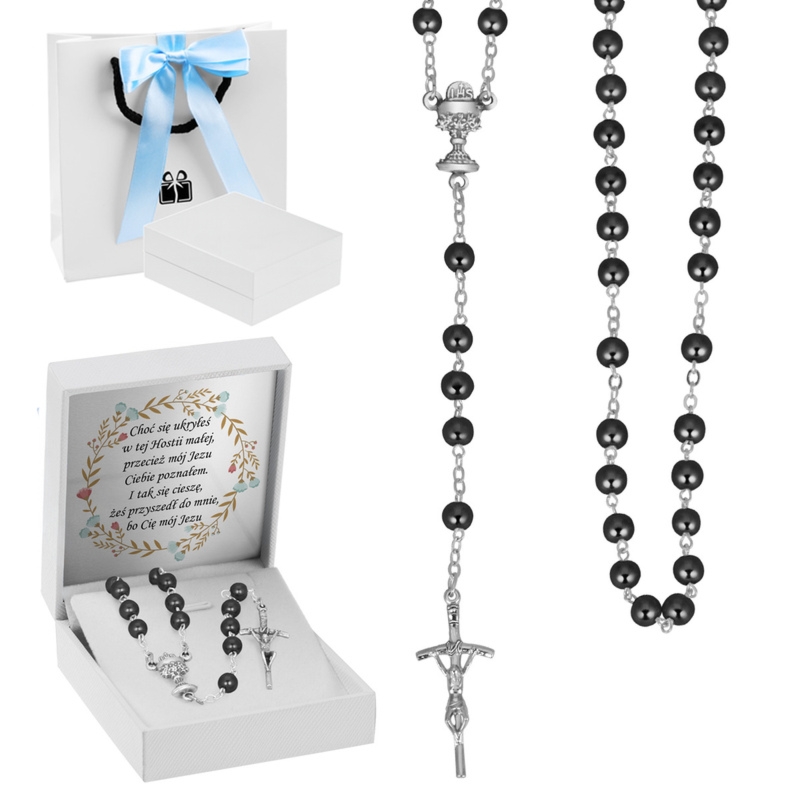 Różaniec komunijny z czarnymi koralikami – szkło z perłową powłoką, pudełko z dedykacją + torebk