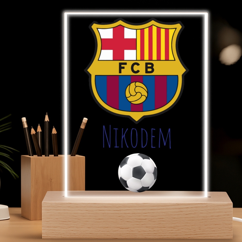 Lampka LED FC Barcelona z imieniem dziecka na bukowej podstawie