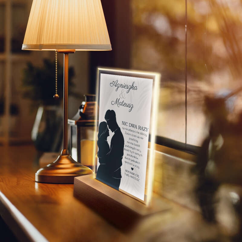 Rocznicowa ramka LED z akrylu na zdjęcie z dedykacją i imionami