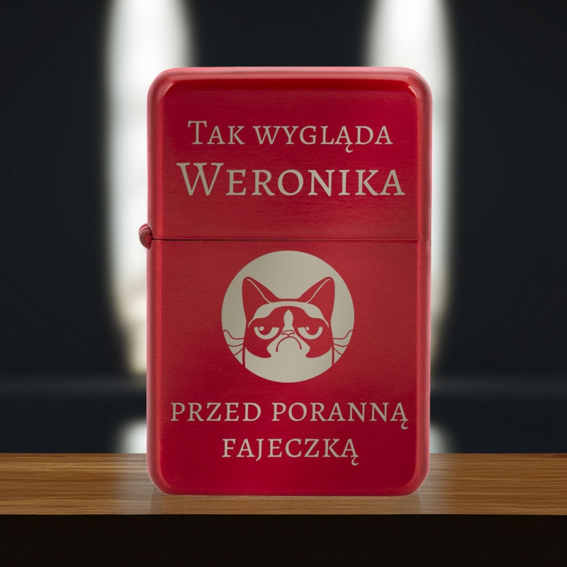 Zapalniczka benzynowa Tasman czerwony metal z grawerem jednostronnym