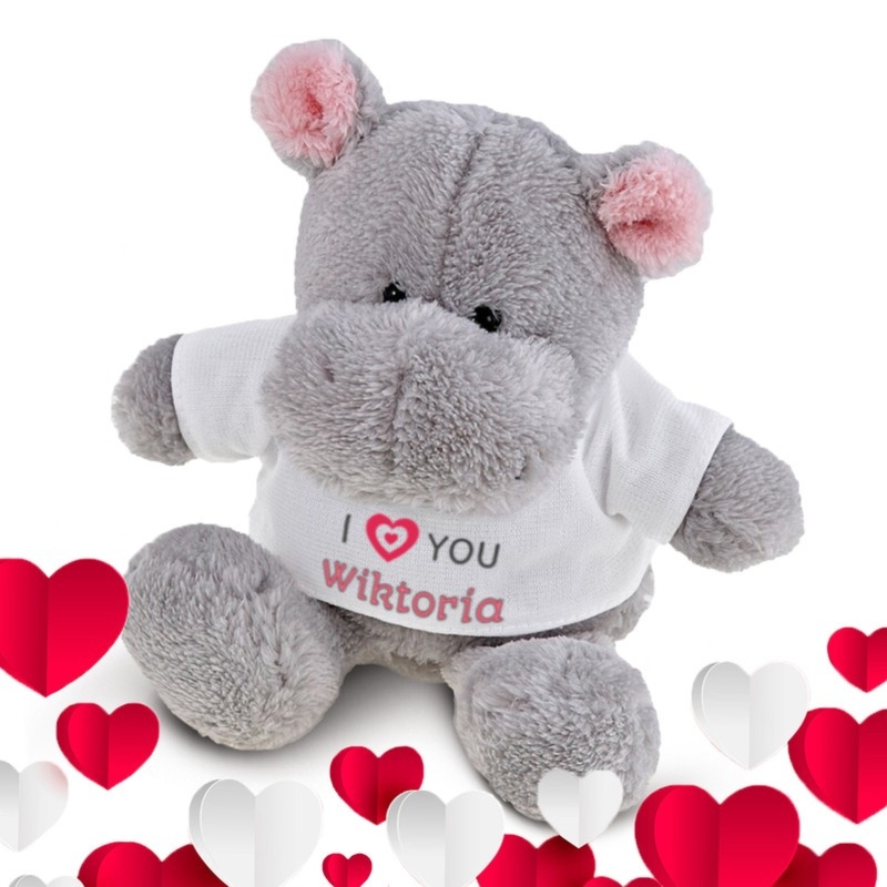 Hipopotam maskotka na roczek z dedykacją na ubranku – personalizacja