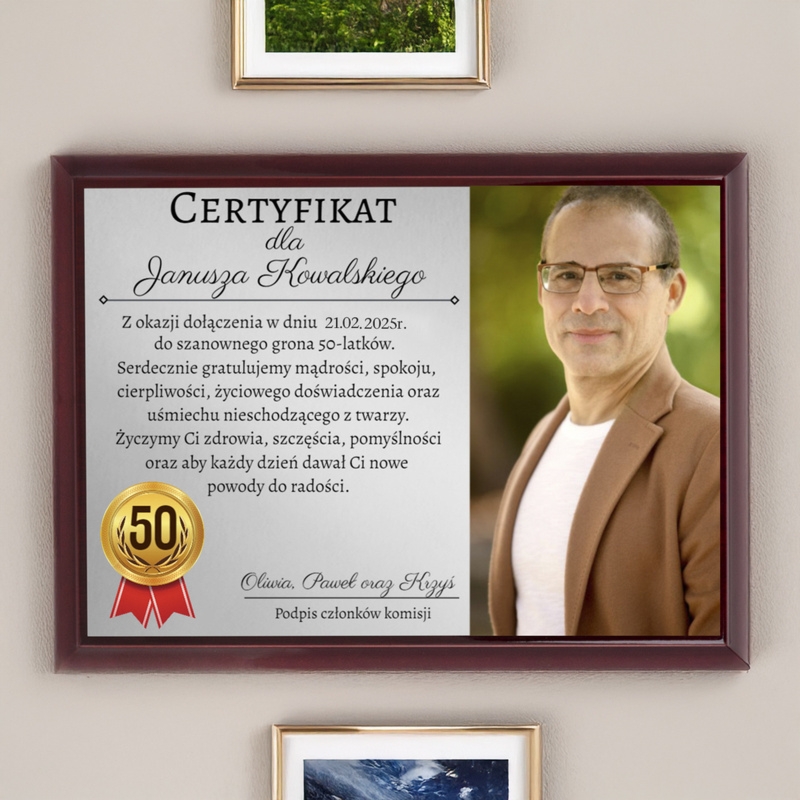 Dyplom na urodziny / Drewniany panel, srebrna tabliczka, dedykacja / Prezent na urodziny