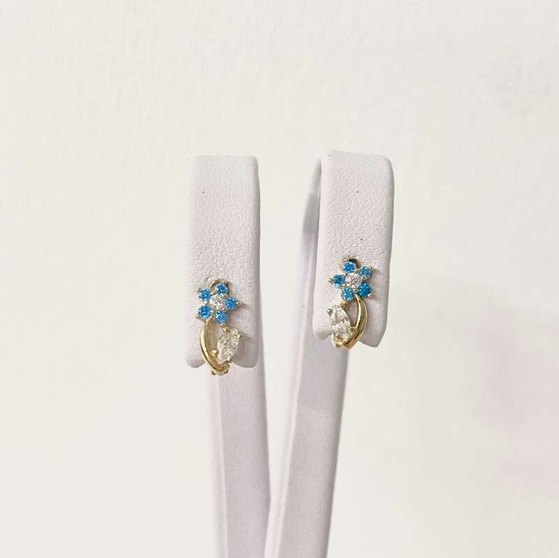 Image of Złote kolczyki z błękitnym cyrkoniami i kwiatkiem dla dziewczynki / Próba 585