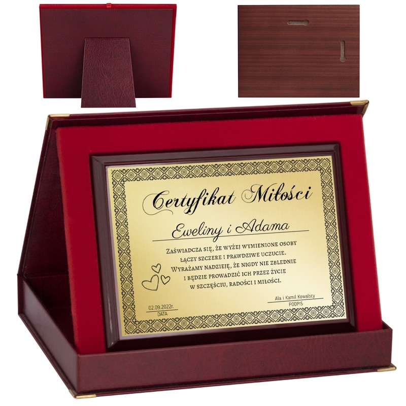Image of Prezent na ślub / Certyfikat miłości / Drewniany panel, złota tabliczka, etui, dedykacja