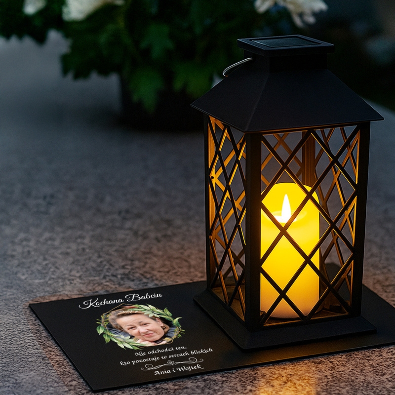 Lampion solarny LED dla Babci z personalizacją na podstawce