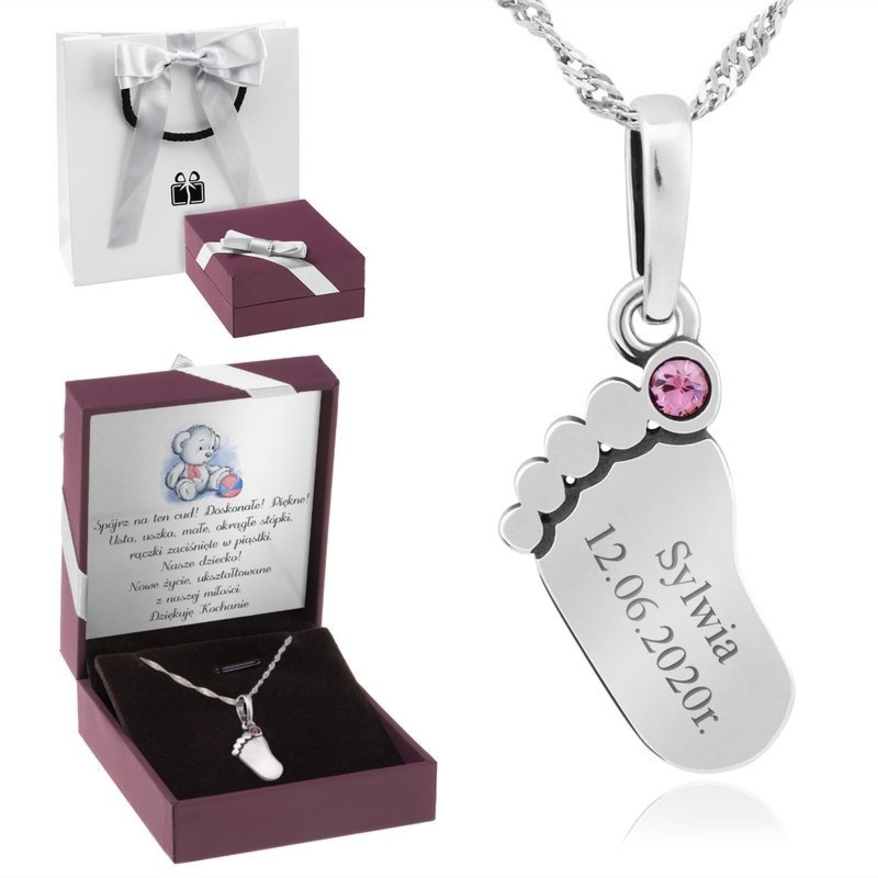 Prezent dla młodej mamy: naszyjnik stópka 925 z grawerem