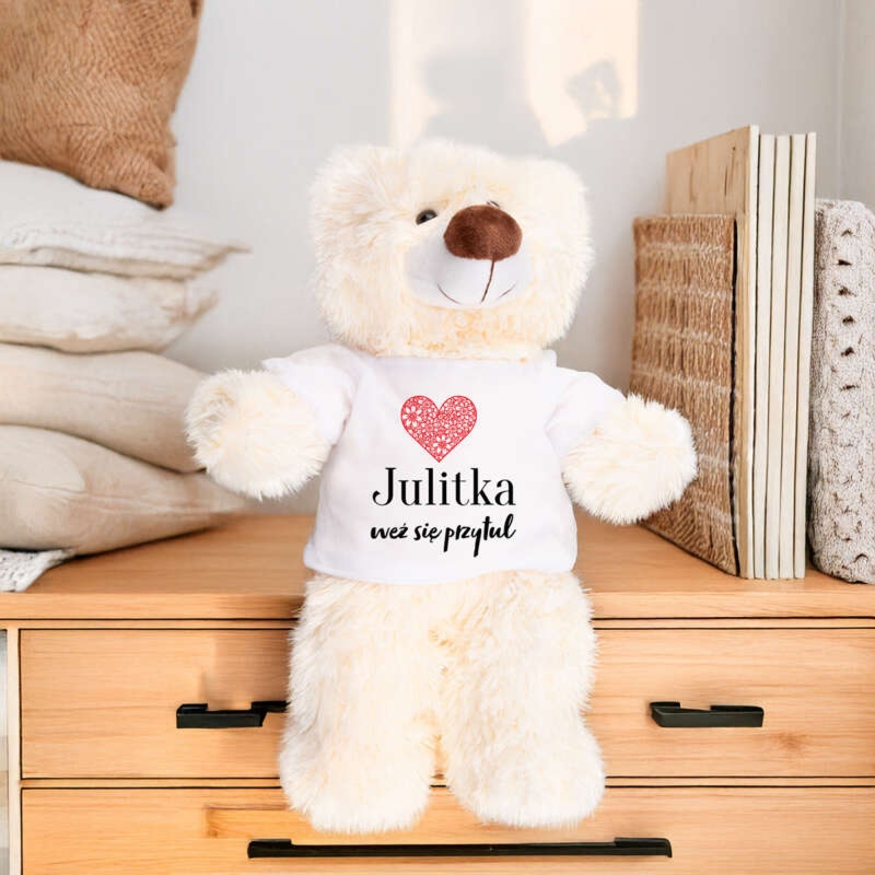Miś na walentynki lub rocznicę z imieniem i dedykacją na koszulce