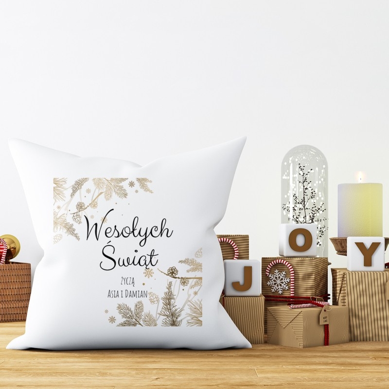 Świąteczna poduszka z gałązkami świerku i napisem – Personalizacja