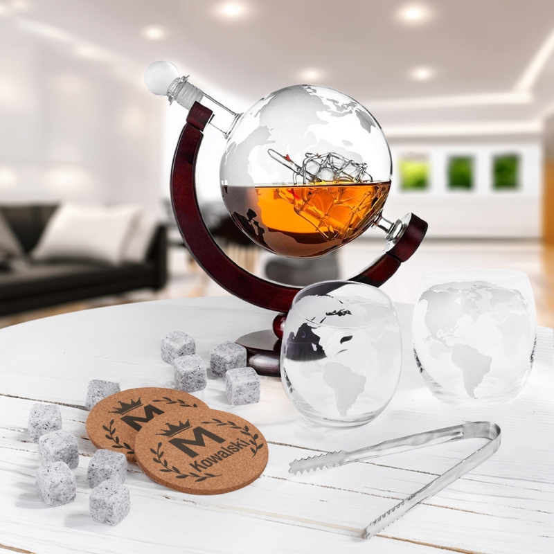 Karafka Globus z Grawerem Podkładki 2 Szklanki, Kamienie do Whisky